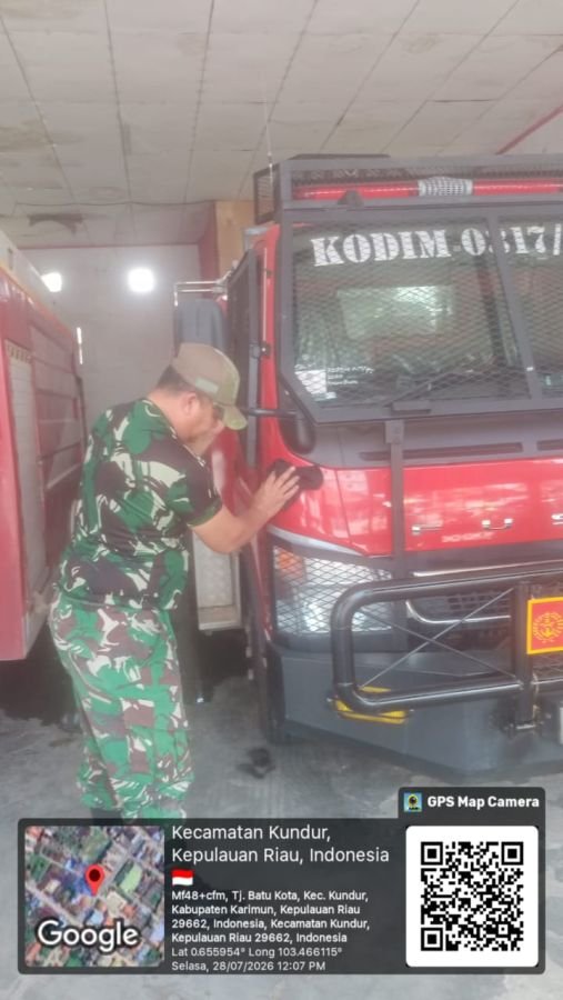 Babinsa Cek Mobil Damkar, Respons Cepat Bencana Terus Dijaga