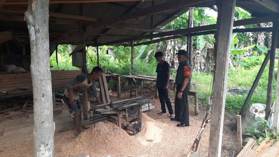 Babinsa Cemaga Utara Tegas Ajak Pemuda Jaga Fasilitas Desa