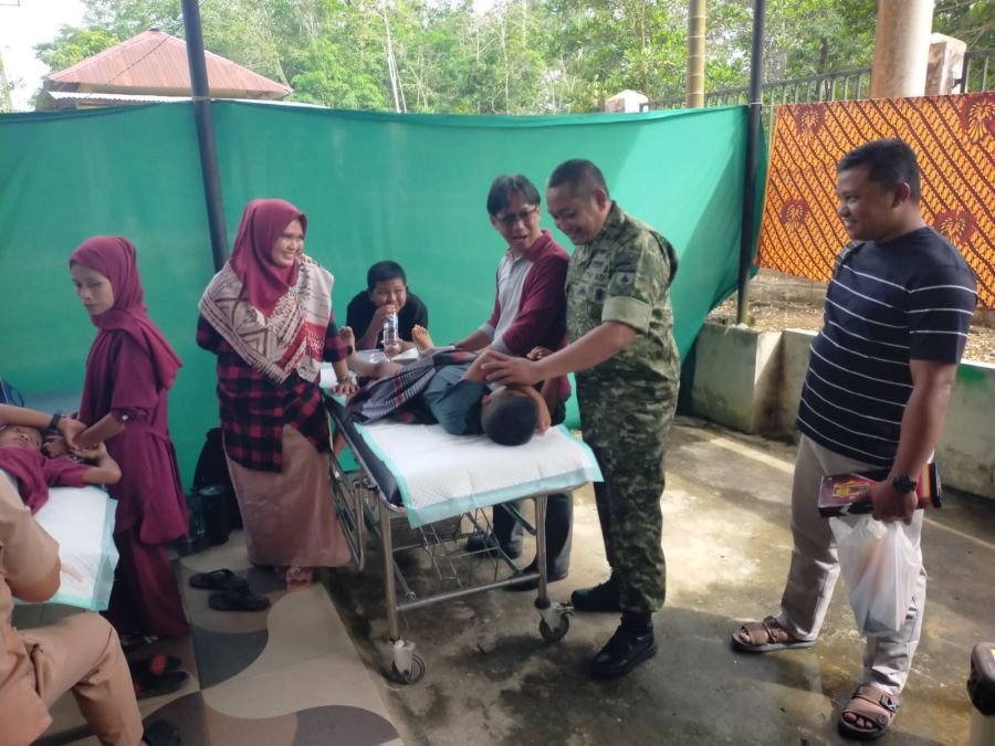 Babinsa Dampingi Pelaksanaan Sunat Massal di Pangkalan Lesung