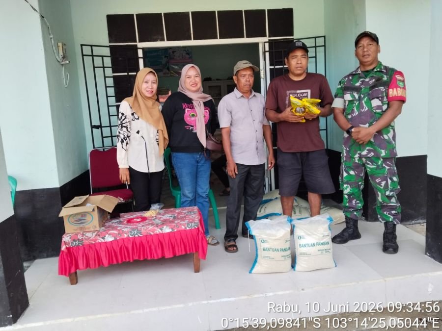 Babinsa Dampingi Penyaluran Beras dan Minyak Goreng kepada 237 KPM