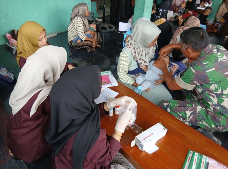 Babinsa Dampingi Posyandu dan Monitoring Stunting di Kampung Pancasila