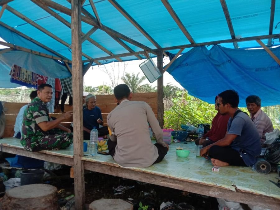 BABINSA dan BHABINKAMTIBMAS KOMSOS dengan WARGA BINAAN