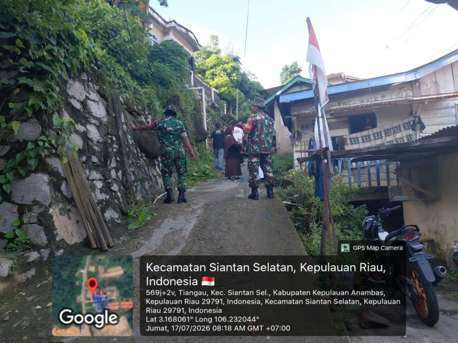 Babinsa dan Kelurahan Tarempa Bersinergi Bersihkan Lingkungan Lewat Gotong Royong