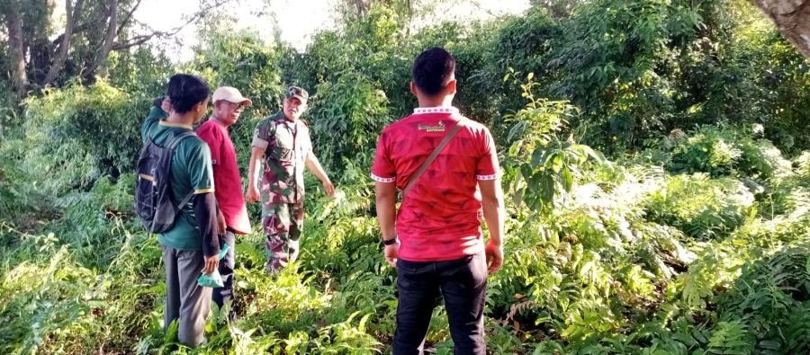 Babinsa dan Masyarakat Bersama Cegah Karhutla di Pangkalan Jambi