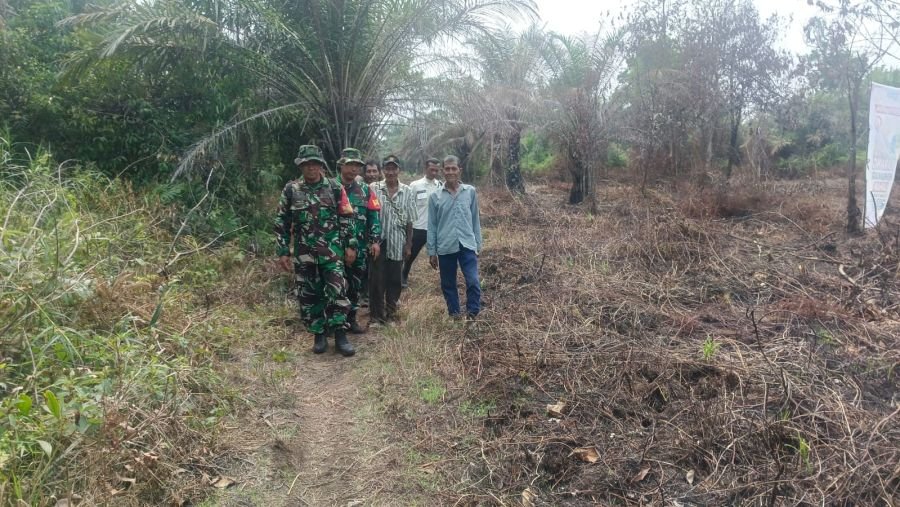 Babinsa dan MPA Bersinergi Cegah Karhutla di Industri Tenayan