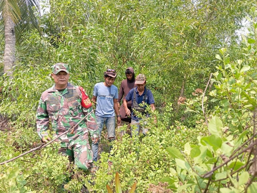 Babinsa dan MPA Patroli Jaga Desa Pangkalan Jambi dari Ancaman Karhutla