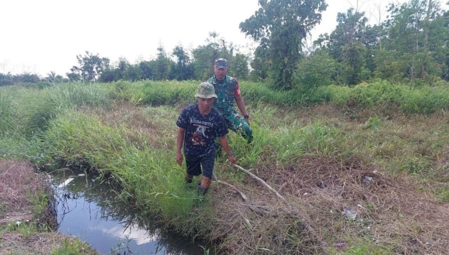 Babinsa dan MPA Perkuat Patroli Karhutla, Ajak Warga Payung Sekaki Jaga Lingkungan Bersama