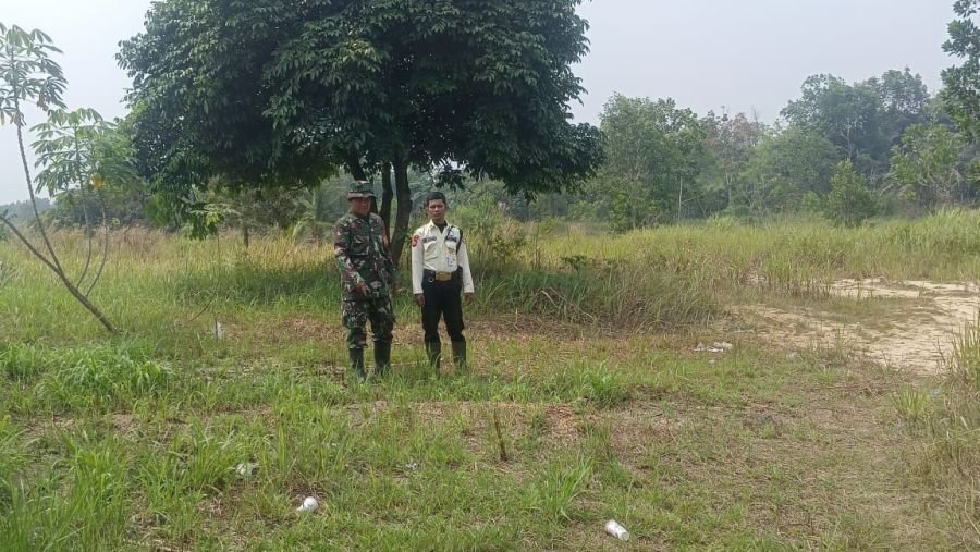 Babinsa dan MPA Perkuat Pengawasan Karhutla di Tenayan Raya