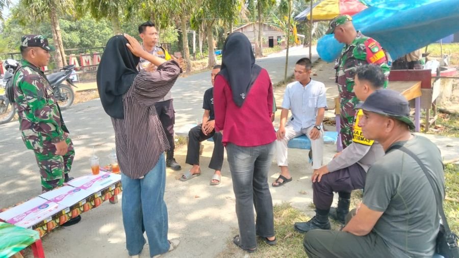 Babinsa dan Polisi Perkuat Patroli Kamtibmas di Rawang Empat