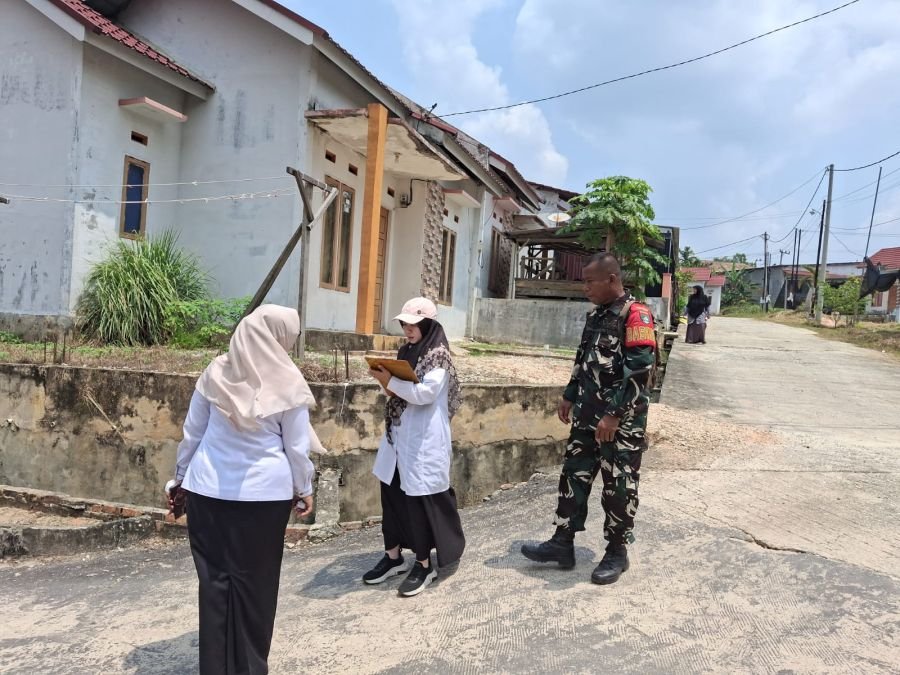 Babinsa dan Warga Bersinergi Wujudkan Lingkungan Bersih dan Nyaman di Tuah Negeri