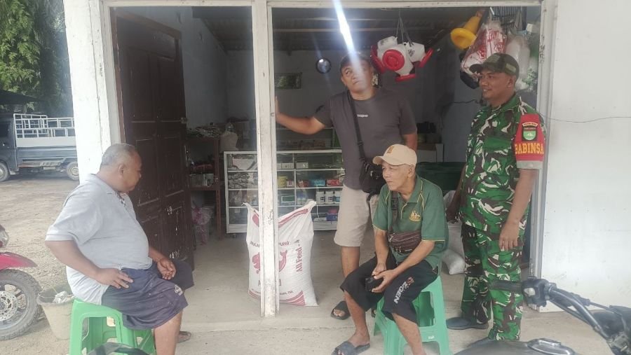 Babinsa dan Warga Kompak Cegah Gangguan Keamanan Desa