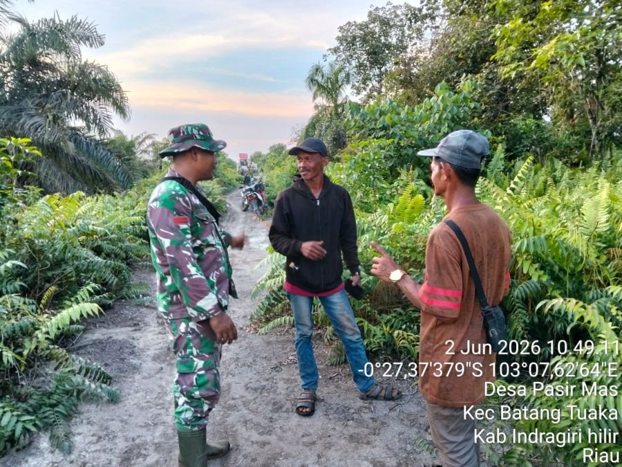 Babinsa dan Warga Patroli Karhutla, Desa Pasir Mas Aman dari Titik Api