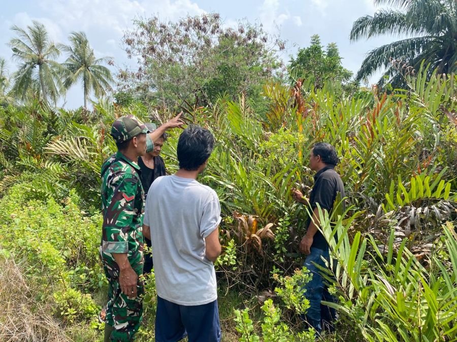 Babinsa dan Warga Patroli Karlahut, Pastikan Wilayah Selatpanjang Kota Aman dari Karhutla