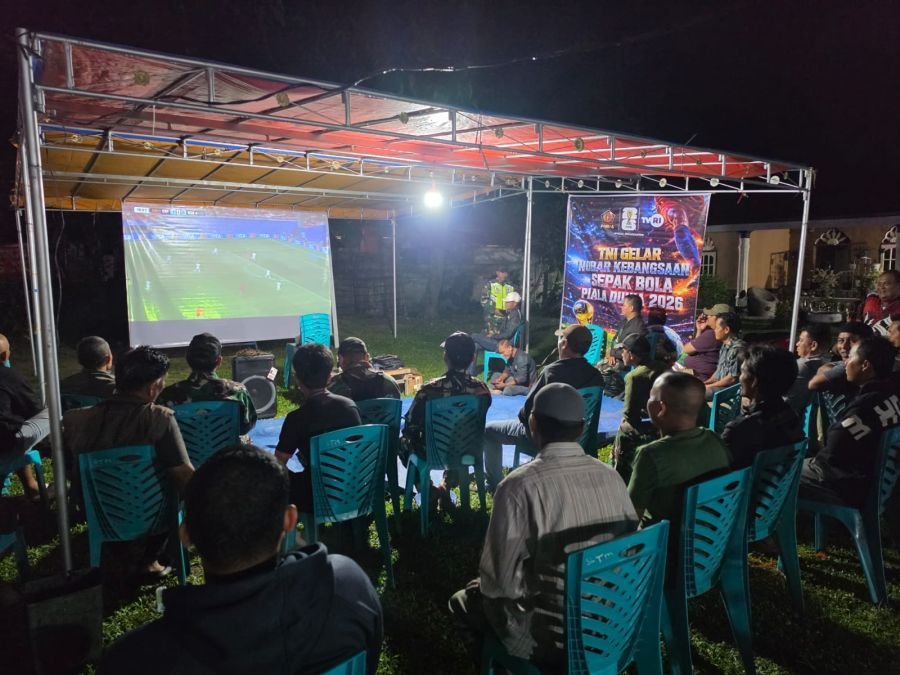 Babinsa dan Warga Sorek Satu Nobar Piala Dunia, Kebersamaan Menguat
