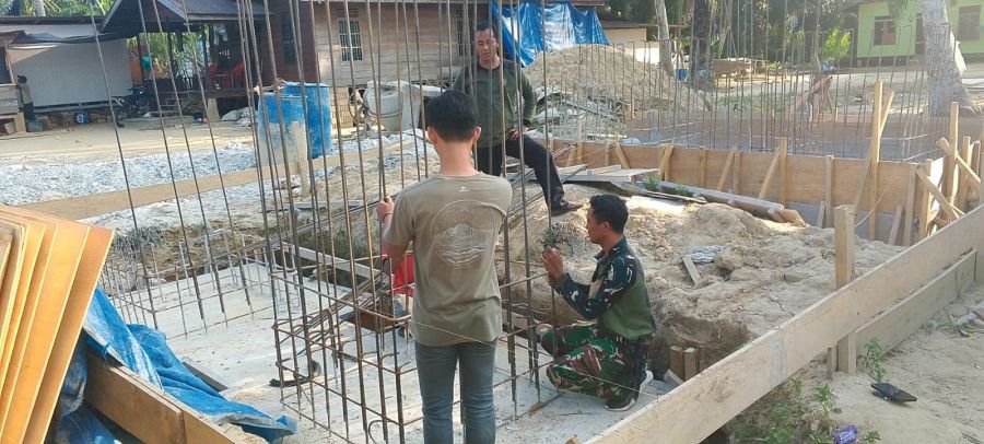 Babinsa dan Warga Terus Pacu Pembangunan Jembatan Garuda di Air Hitam
