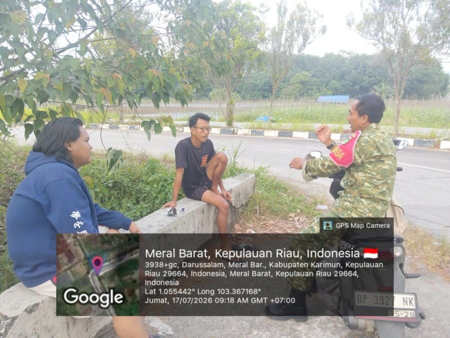 Babinsa Darussalam Ajak Pemuda Tingkatkan Kewaspadaan Jaga Keamanan Lingkungan