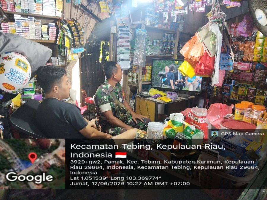 Babinsa Darussalam Nobar Piala Dunia, Pererat Kedekatan dengan Warga