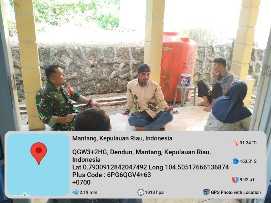 Babinsa Dendun Ajak Warga Cegah Penyakit di Musim Hujan