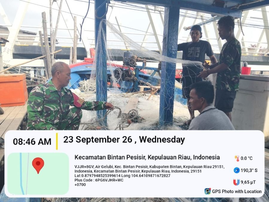 Babinsa Desa Air Glubi Himbau Warga Pesisir Tetap Waspada Kondisi Cuaca