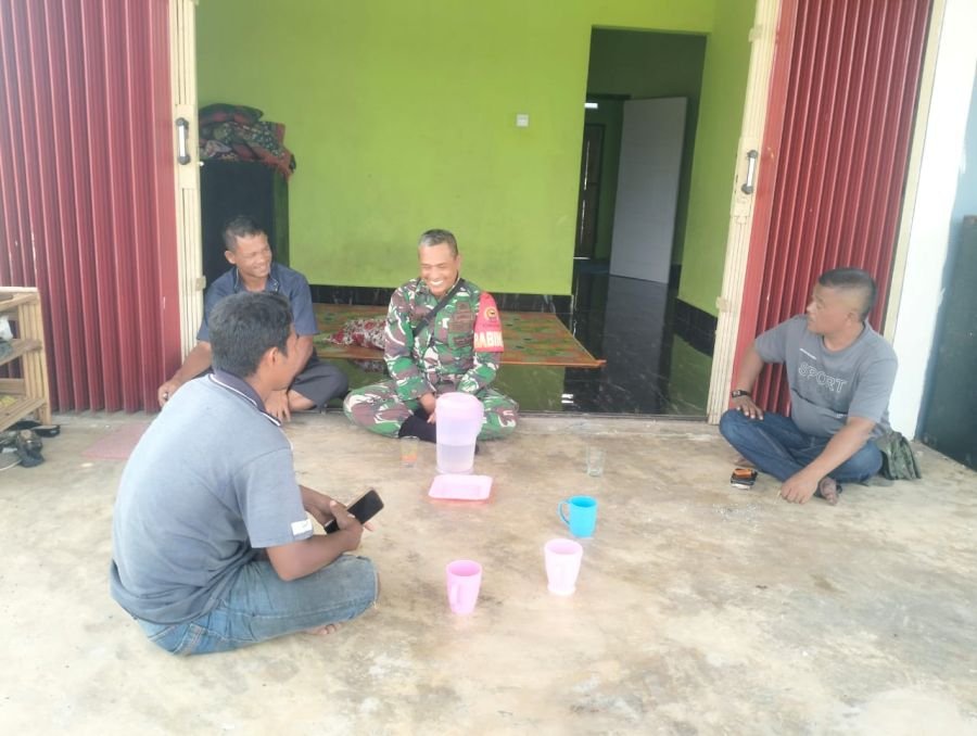 Babinsa Desa Air Panas Ajak Warga Pererat Kerukunan Jaga Kekompakan Antar Tetangga