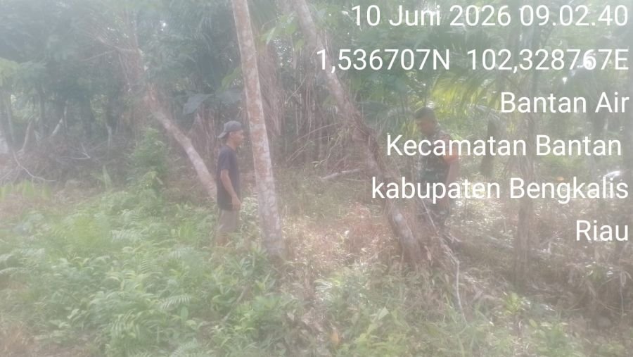 Babinsa Desa Bantan Air, Koptu Dedi Swarman, gencar melaksanakan patroli pencegahan kebakaran hutan