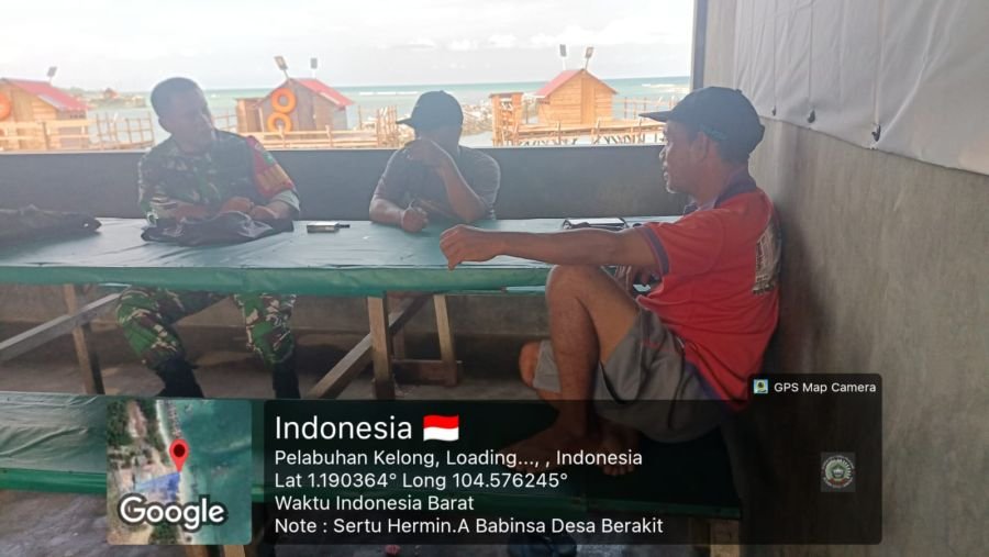 Babinsa Desa Berakit Imbau Warga Waspada Perubahan Cuaca dan Utamakan Keselamatan.