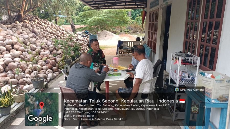 Babinsa Desa Berakit Sertu Hermin pada hari Jumat tanggal 21 Agustus 2026.