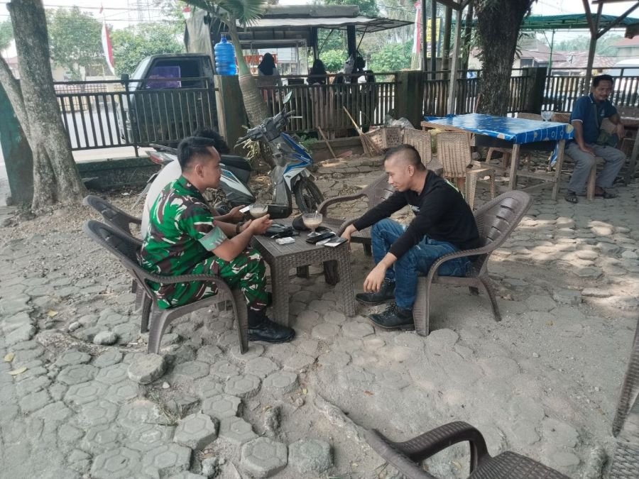 Babinsa Desa Candirejo Komsos, Tegaskan Bahaya Narkoba yang Sangat Merusak Kesehatan Masyarakat