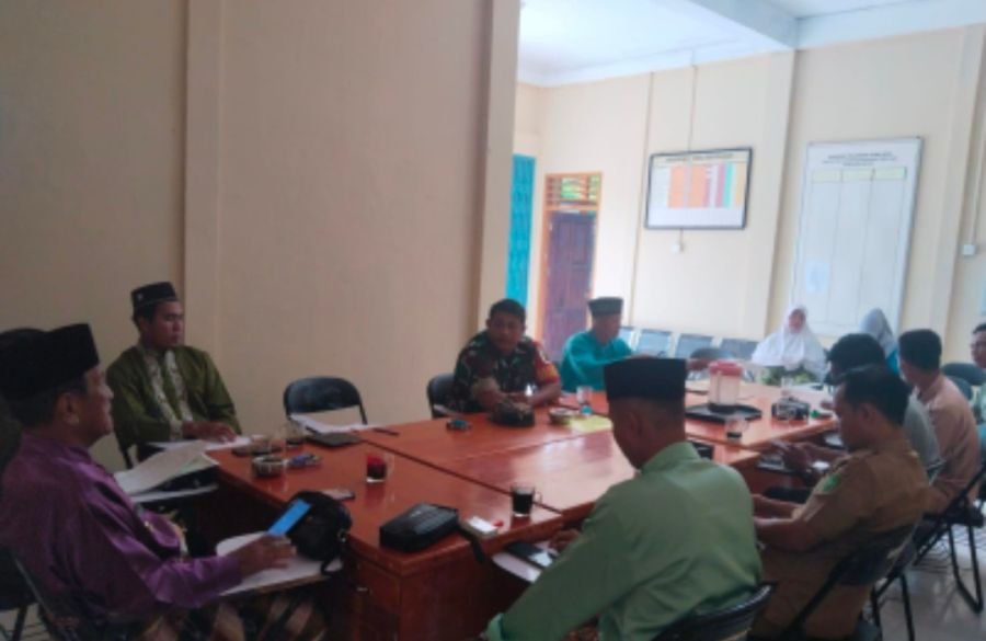 Babinsa Desa Ceruk Ajak Warga Perbarui Data Keluarga untuk Dukung Bansos Tepat Sasaran
