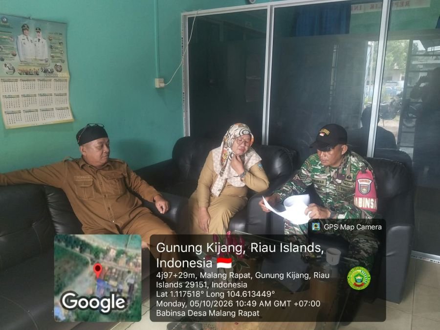 Babinsa Desa Malang Rapat, Kec. Gunung Kijang, melaksanakan kegiatan pendataan akta  lahir.