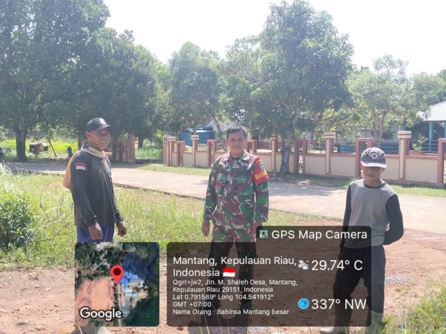 Babinsa Desa Mantang Besar Bahas Kebersihan Lingkungan Bersama Warga