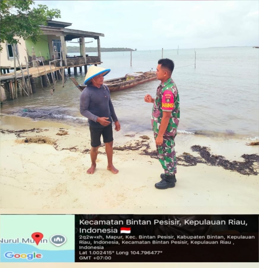Babinsa Desa Mapur Imbau Nelayan Tetap Waspada Saat Melaut.