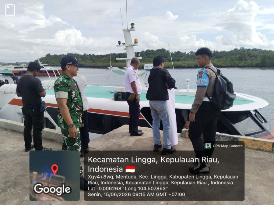 Babinsa Desa Mentuda Dampingi Syahbandar, Imbau Nahkoda dan Kru Kapal Waspadai Cuaca Ekstrem.