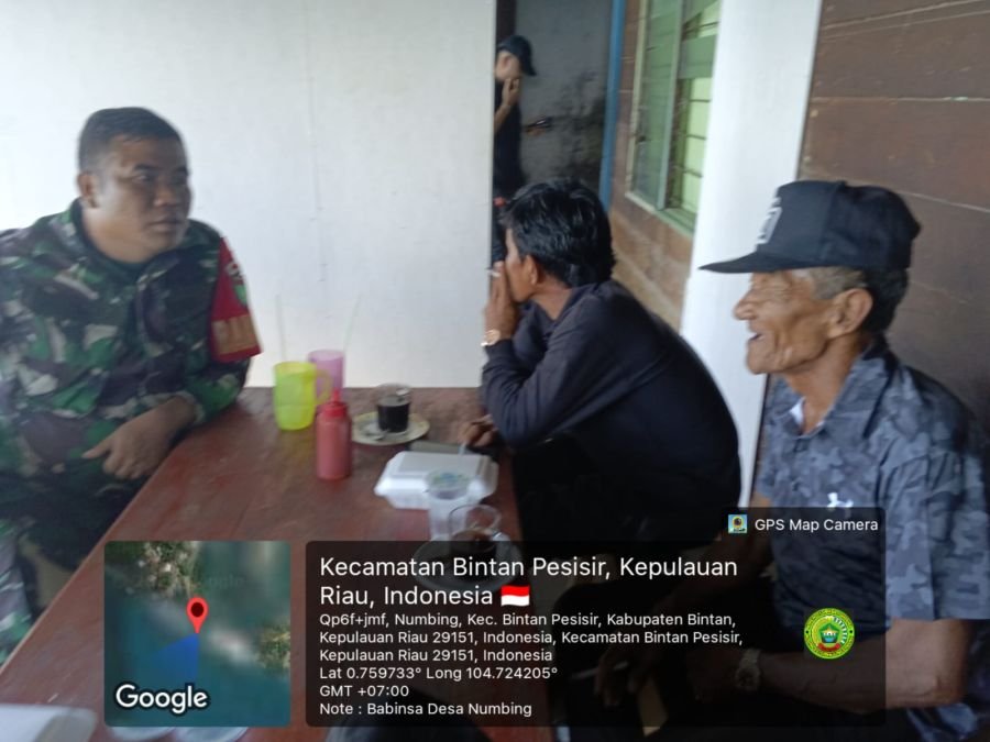Babinsa Desa Numbing Himbau Warga Aktifkan Poskamling Guna Tingkatkan Keamanan Lingkungan