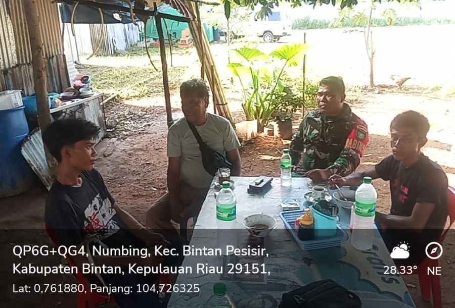 Babinsa Desa Numbing, Koptu Aliando Damanik himbau warga antisipasi perubahan cuaca.