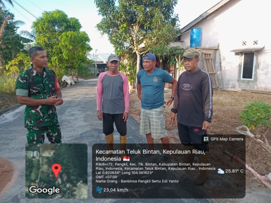 Babinsa Desa Pangkil Sertu Edi Yanto pada hari Senin, 12 Oktober 2026.