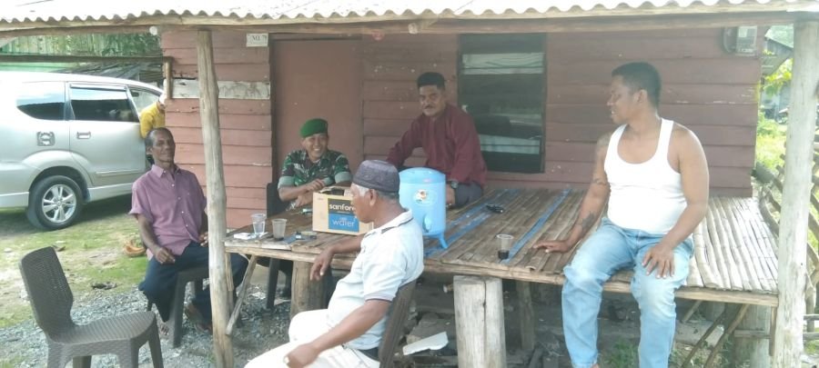 Babinsa Desa Penghujan Peltu Pantun Sibarani pada hari Kamis, 1 Oktober 2026.