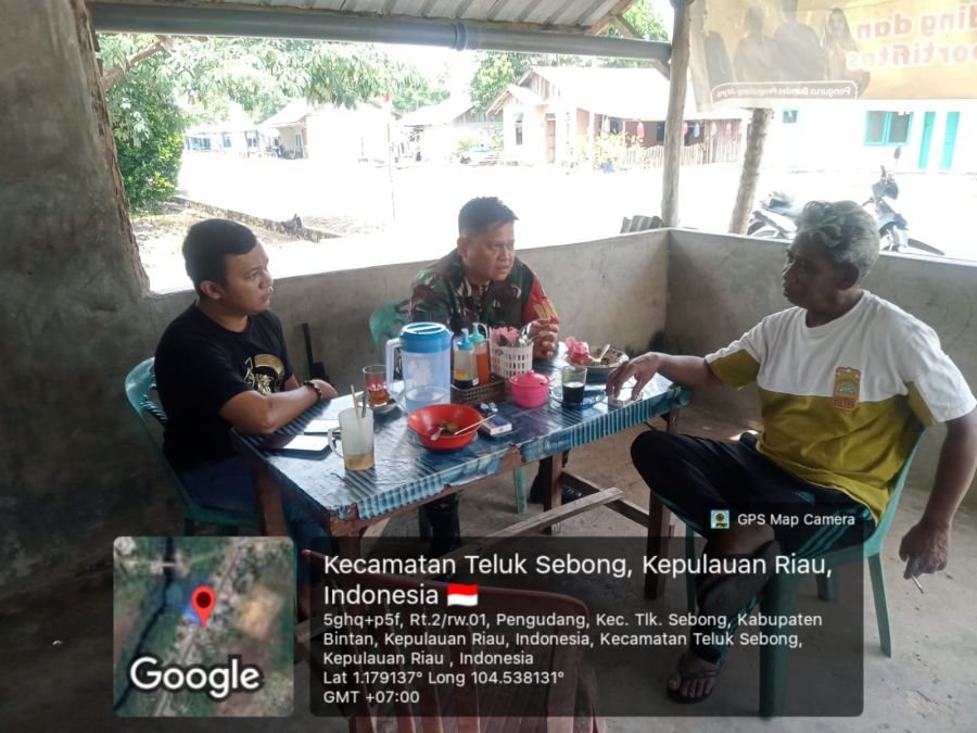 Babinsa Desa Pengudang Laksanakan Komsos Bahas Keamanan dan Ketertiban.