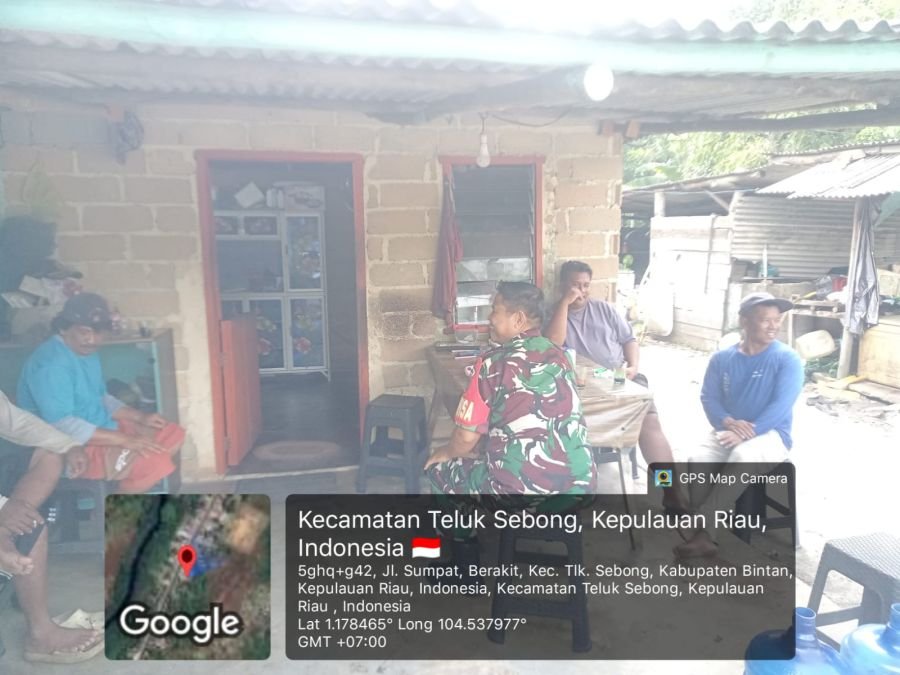 Babinsa Desa Pengudang Sertu Abdi Supriyadi Imbau Warga Jaga Keamanan dan Ketertiban Lingkungan.