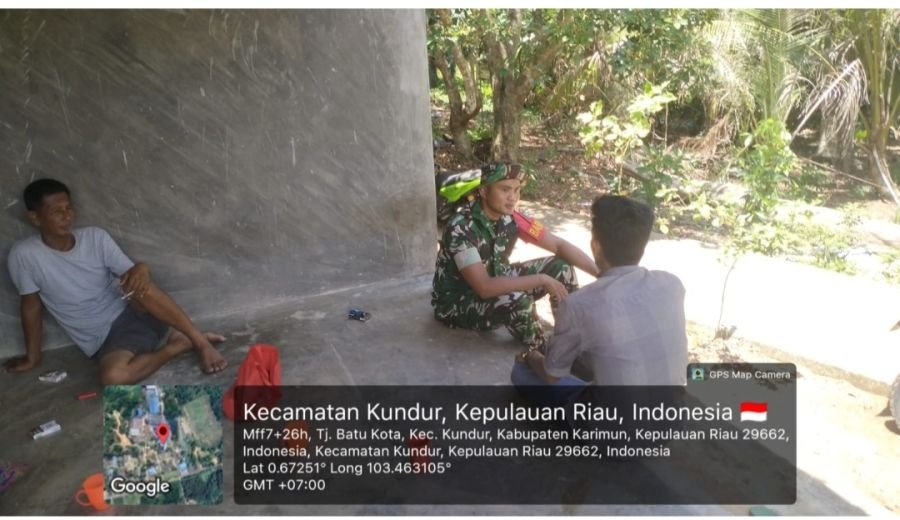 Babinsa Desa Sebele Laksanakan Komsos Bersama Kepala Dusun Satu