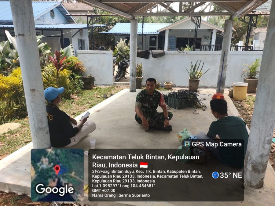 Babinsa Desa Sri Bintan Serma Suprianto Laksanakan Komsos tentang Kebersihan Lingkungan dan Pencegah