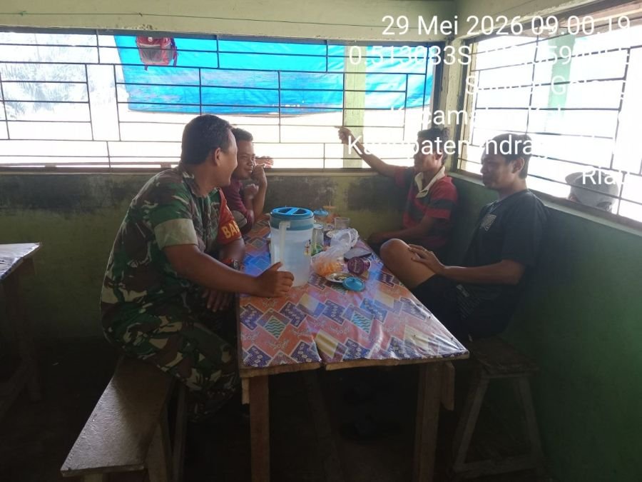 Babinsa Desa Sungai Golang Perkuat Komsos, Bahas Keamanan dan Ketertiban Wilayah