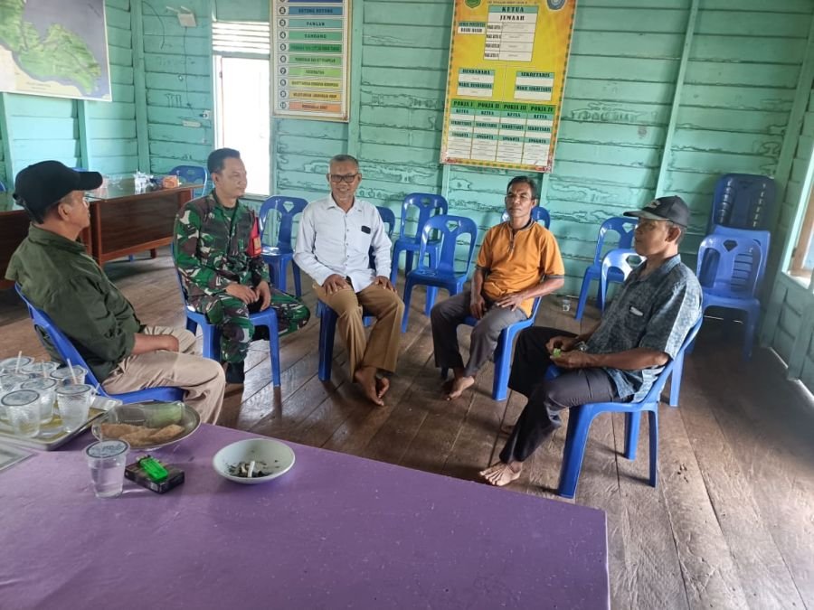 Babinsa Desa Tanjung mensosialisasikan tentang Tugas-tugas pokok TNI didalam NKRI