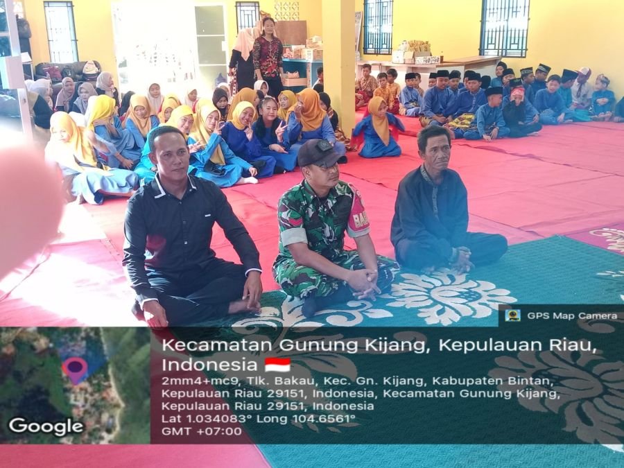 Babinsa Desa Teluk Bakau Hadiri Pelepasan Siswa-Siswi Kelas VI SDN 003 Gunung Kijang
