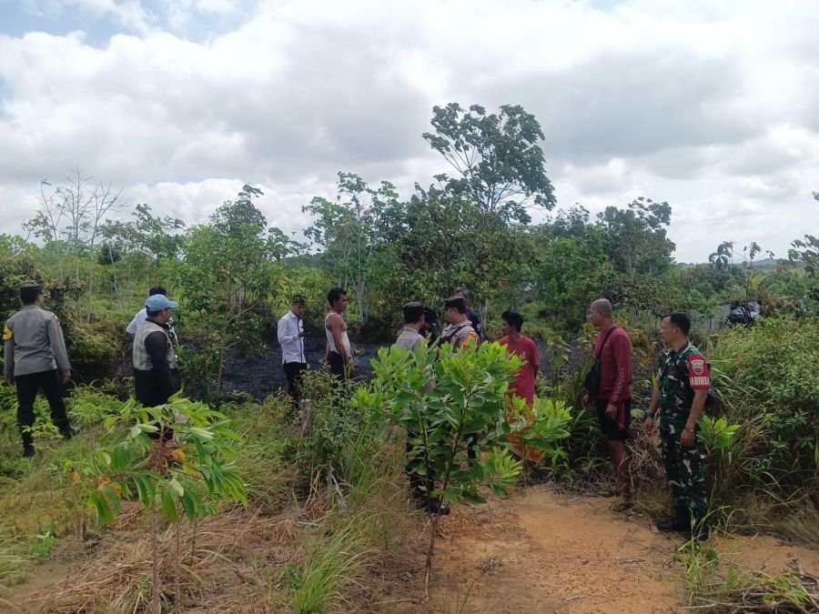 Babinsa Desa Tembeling Bersinergi dengan Perangkat Desa Cegah Karhutla