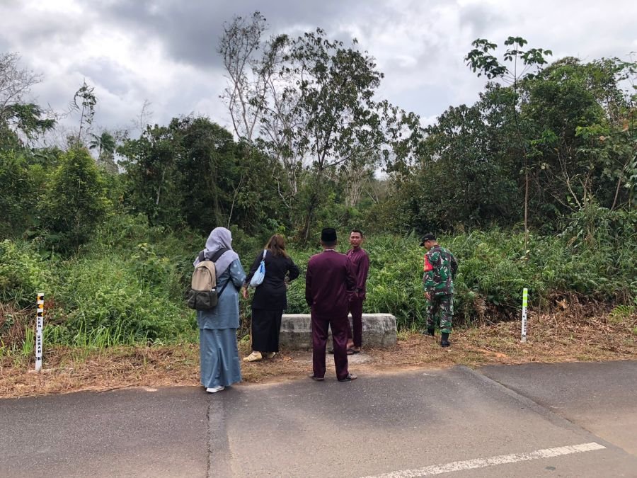 Babinsa Desa Tembeling Imbau Warga Waspadai Potensi Bencana Alam Saat Musim Hujan.