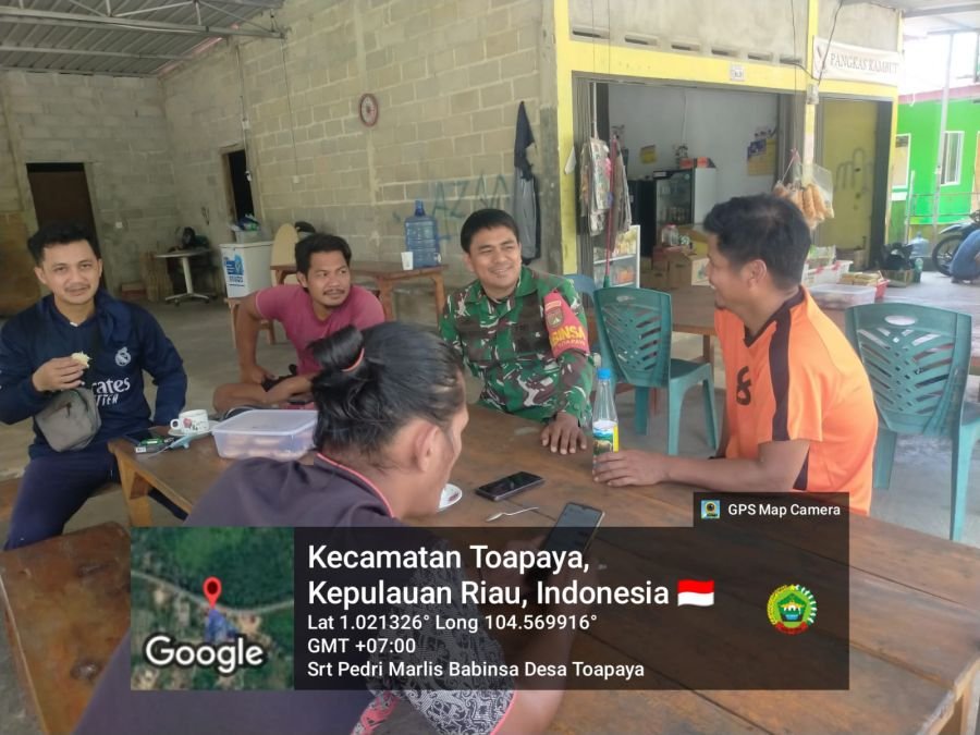 Babinsa Desa Toapaya Imbau Warga Jaga Keamanan dan Aktifkan Poskamling di Kampung Bugis