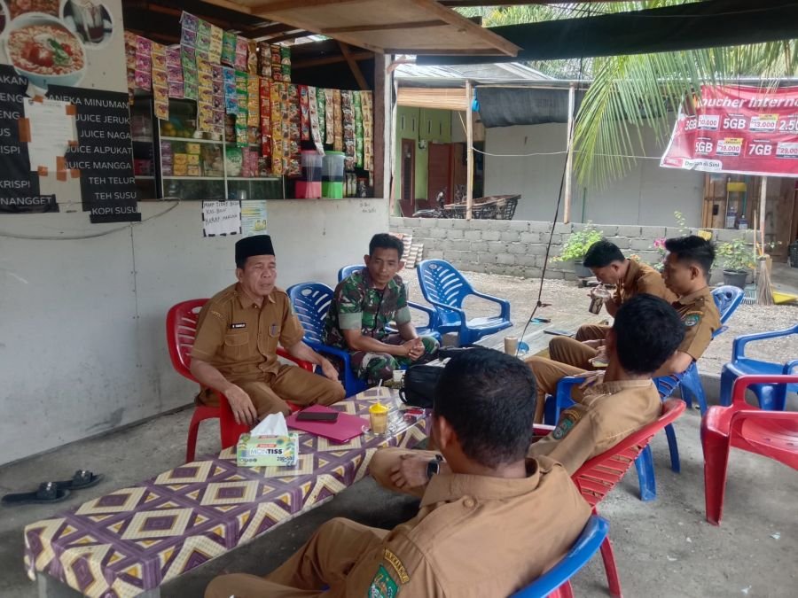 Babinsa Dorong Warga Pekan Tebih Perkuat Keamanan Desa