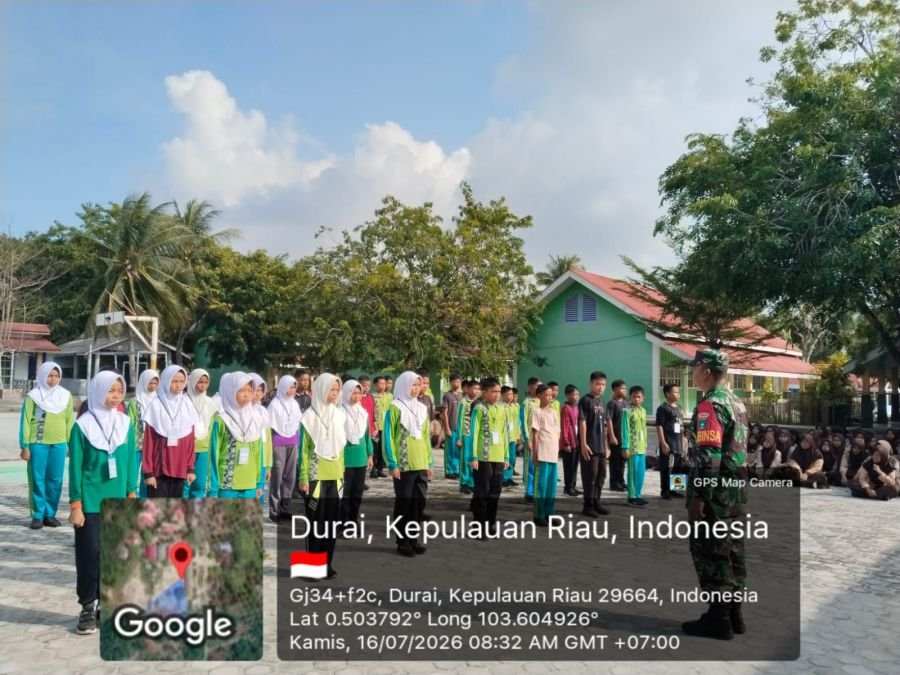 Babinsa Durai Gembleng Disiplin Siswa Baru Lewat Latihan PBB