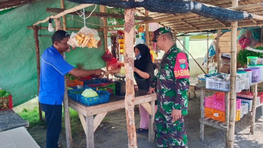 Babinsa Durai Ingatkan Pedagang Jaga Kualitas Demi Kepercayaan Konsumen